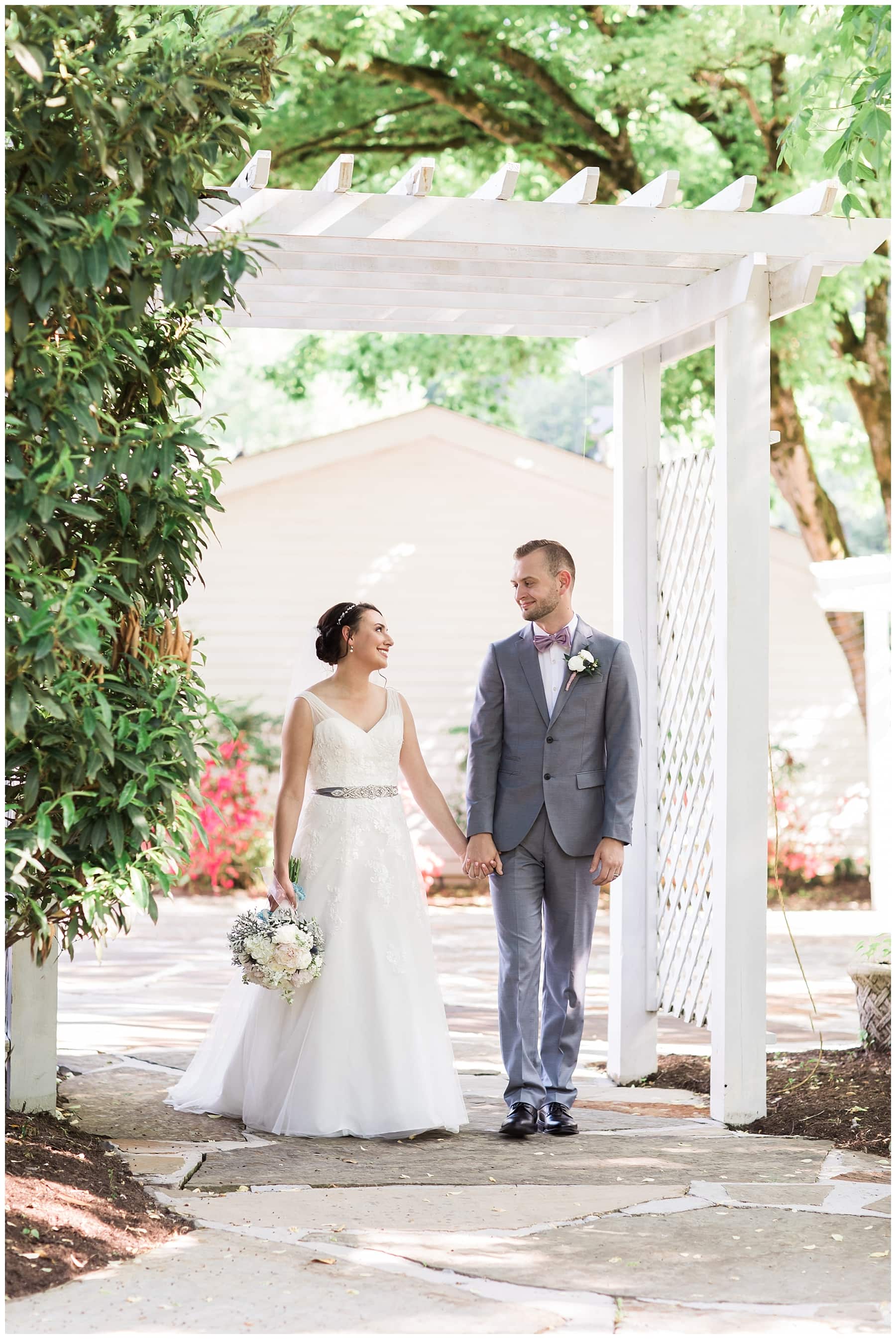 Danielle-Defayette-Photography-Daras-Garden-Knoxville-Wedding_0047.jpg