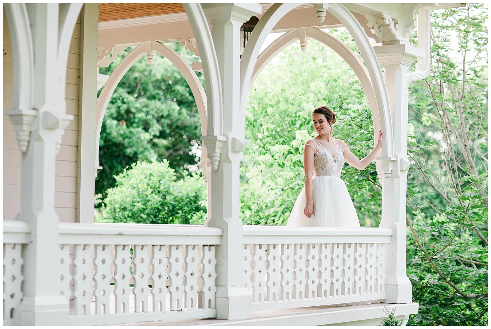 Danielle-Defayette-Photography-Bridal-Portraits-The-Side-Porch_0021.jpg