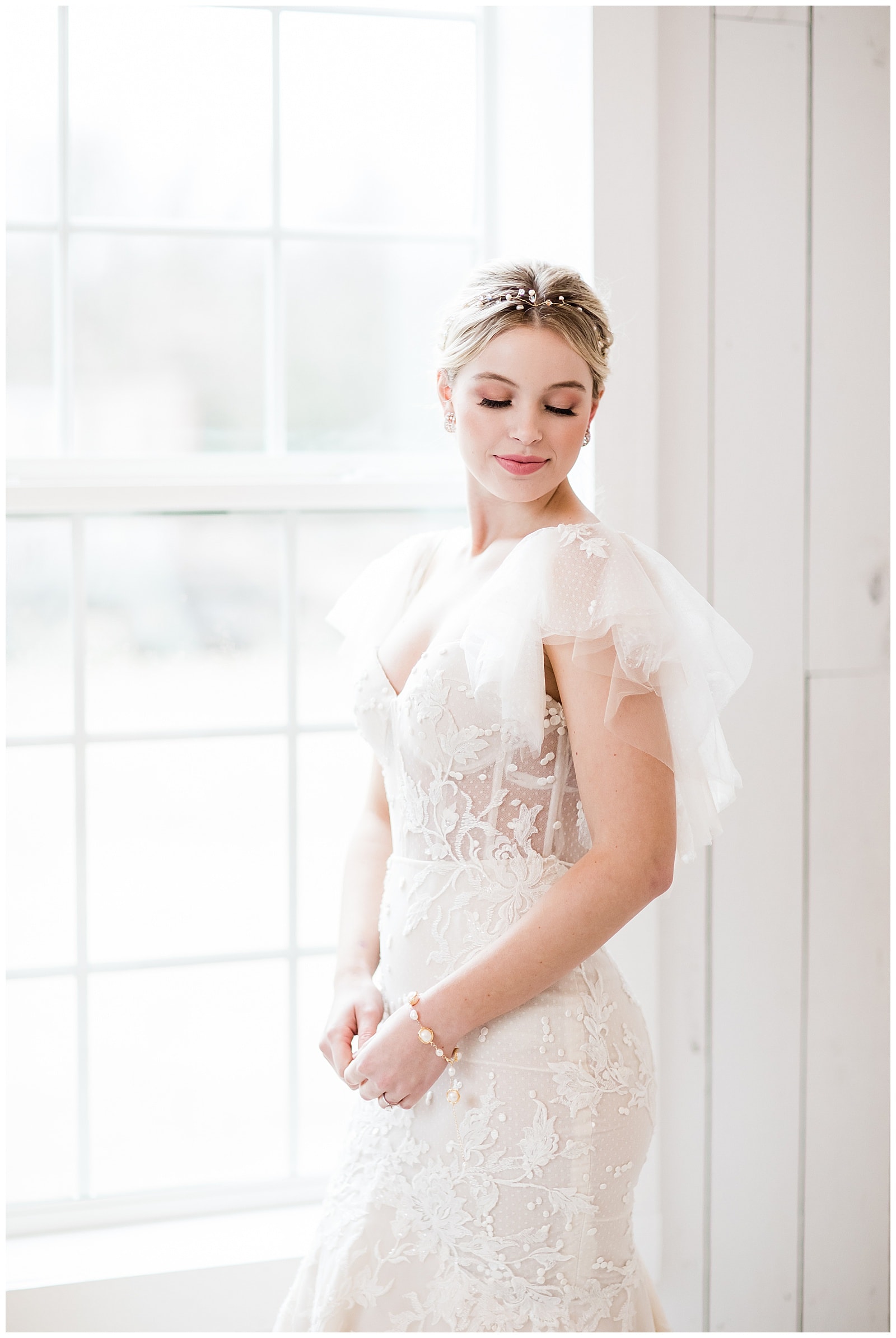 Danielle-Defayette-Photography-White-Sparrow-Barn-Wedding-Editorial_0005.jpg