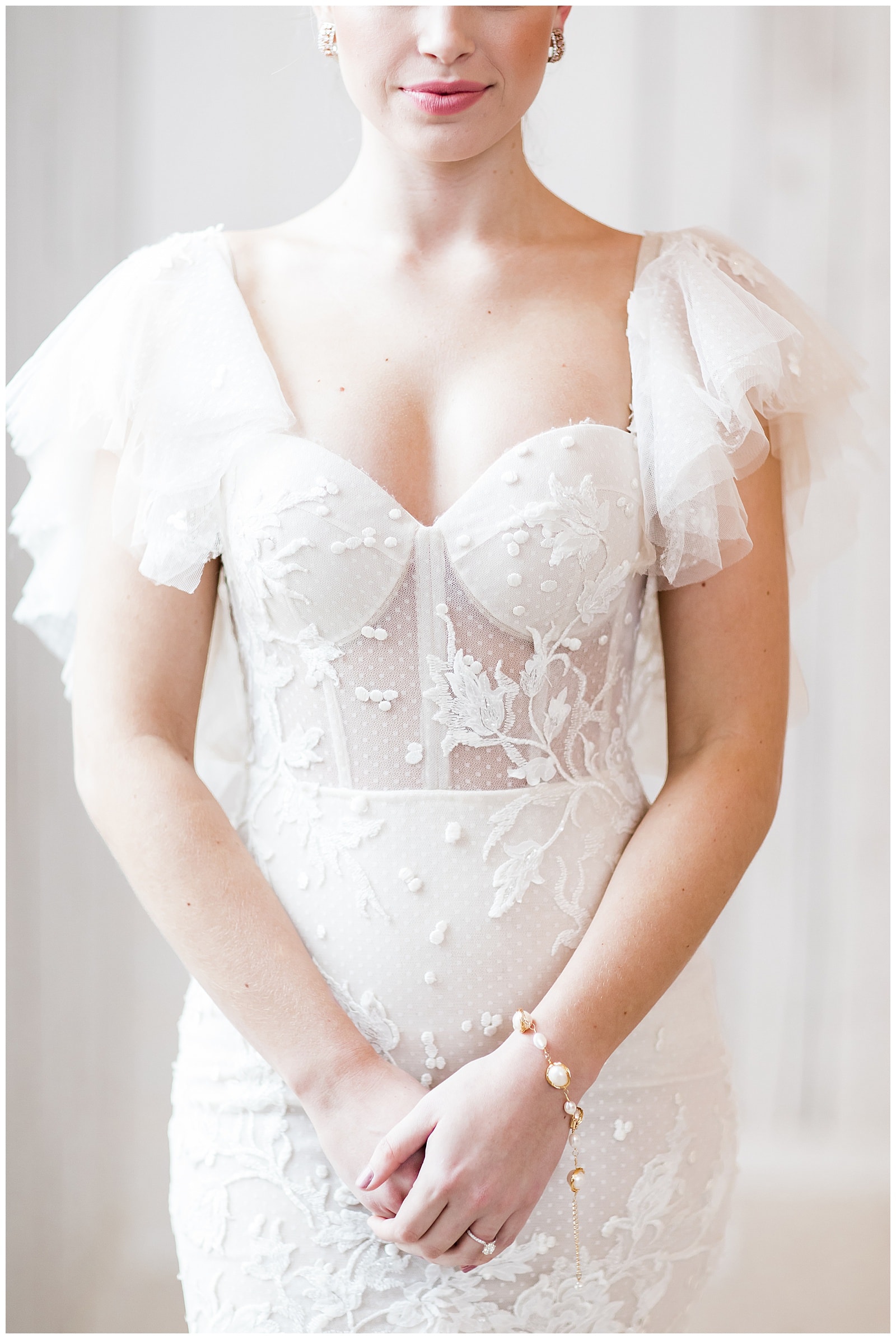 Danielle-Defayette-Photography-White-Sparrow-Barn-Wedding-Editorial_0006.jpg