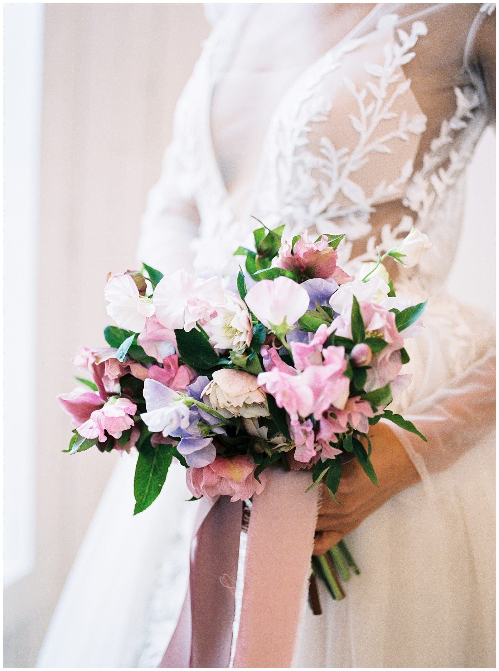 Danielle-Defayette-Photography-White-Sparrow-Barn-Wedding-Editorial_0009.jpg