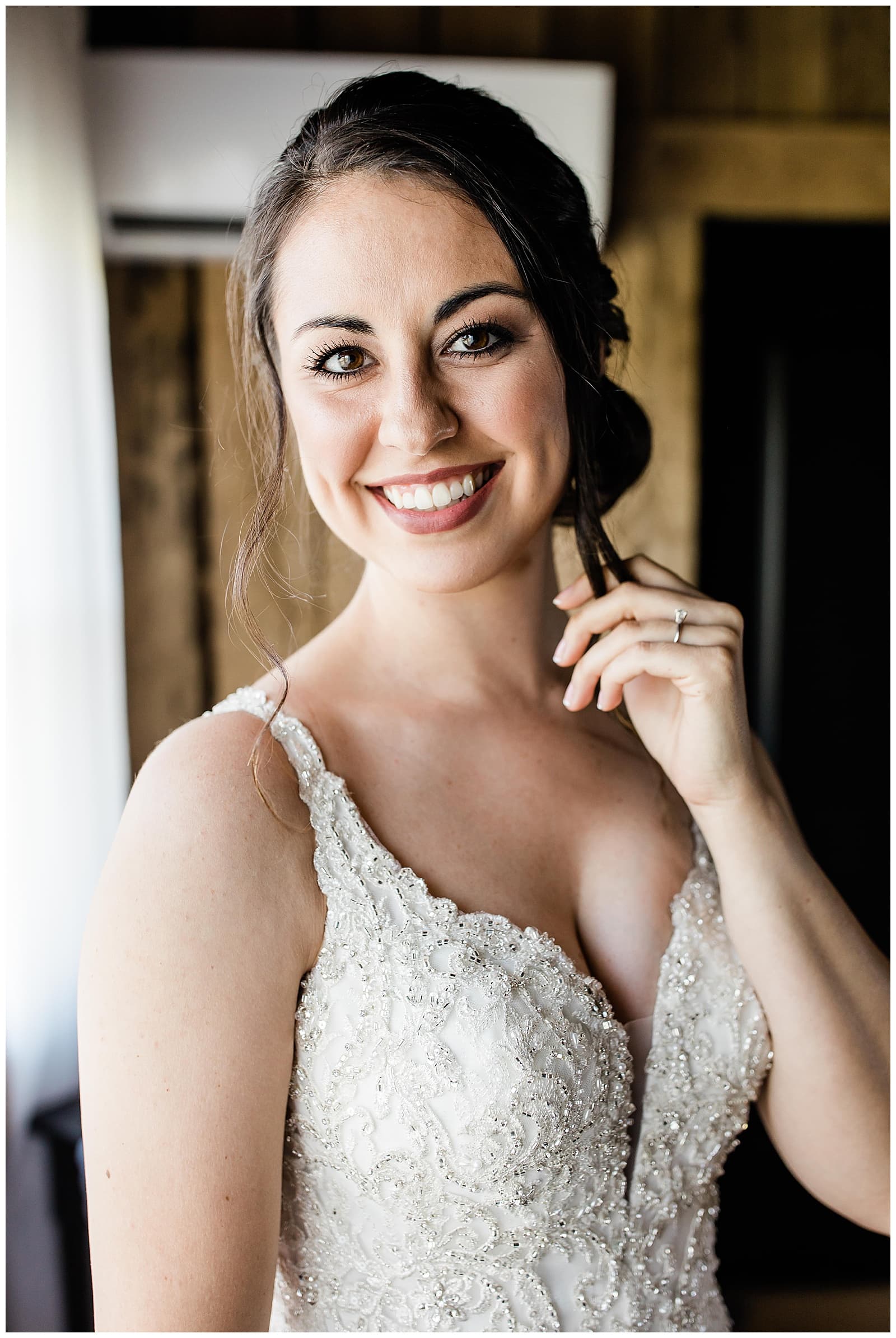 Danielle-Defayette-Photography-Middle-Fork-Barn-Abingdon-Wedding-2020_0002.jpg