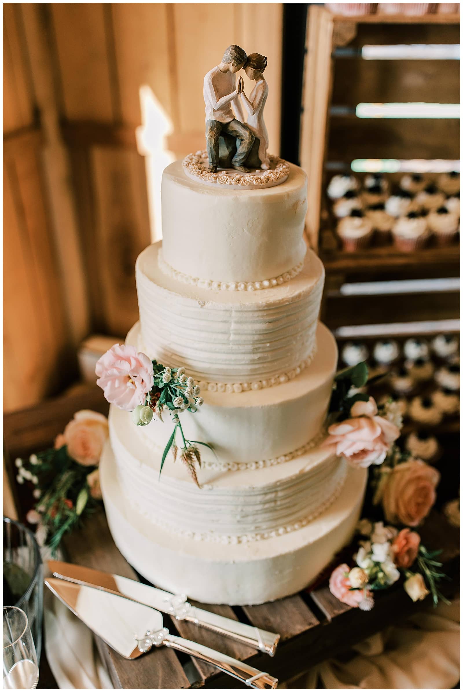 Danielle-Defayette-Photography-Middle-Fork-Barn-Wedding-VA-2020_0038.jpg