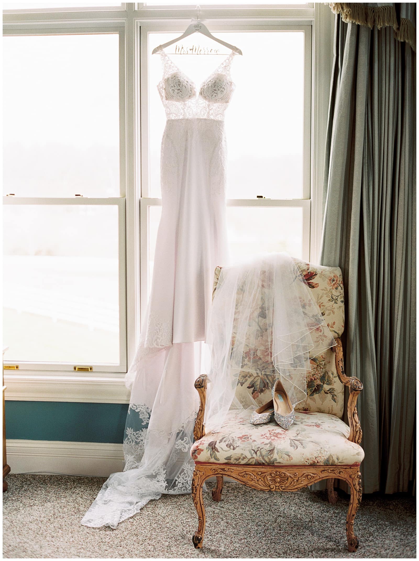 danielle-defayette-photography-winter-whitestone-inn-wedding-2020_0007.jpg