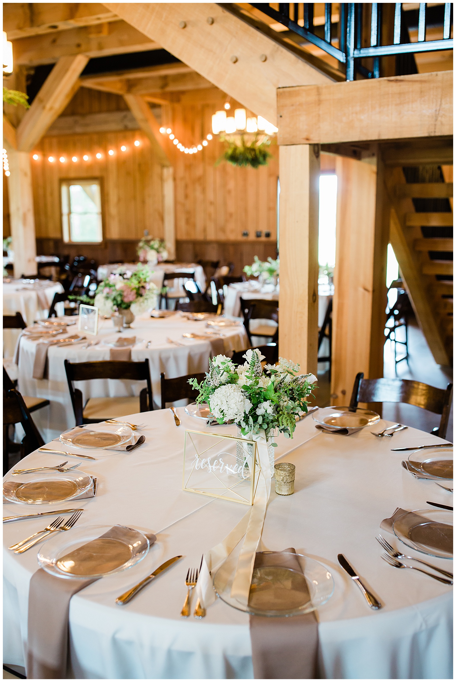 Middle-Fork-Barn-Wedding-VA-Danielle-Defayette-Photography_0010.jpg