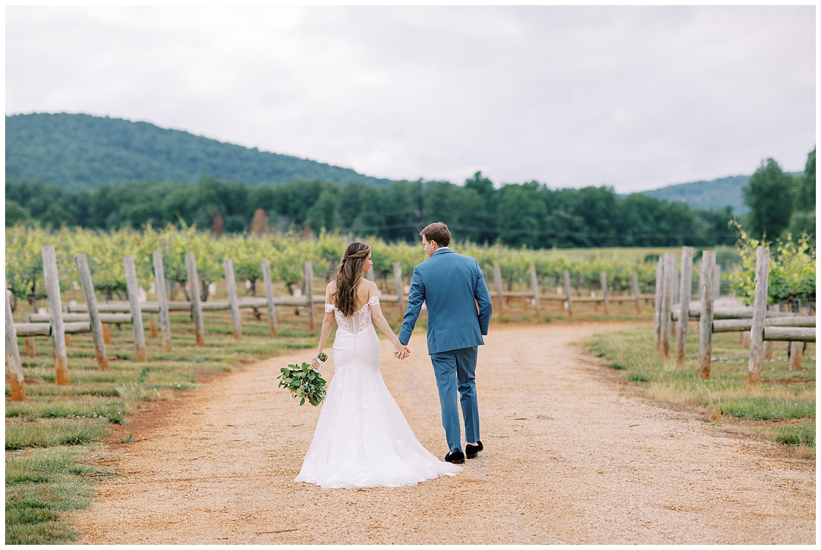 Danielle-Defayette-Photography-Keswick-Vineyards-Wedding_0017.jpg