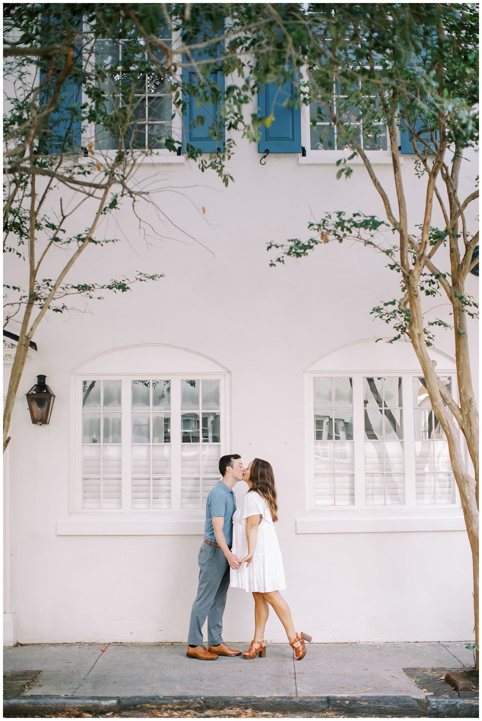 Danielle-Defayette-Photography-Charleston-Rainbow-Row-Engagement-Photos_0030.jpg