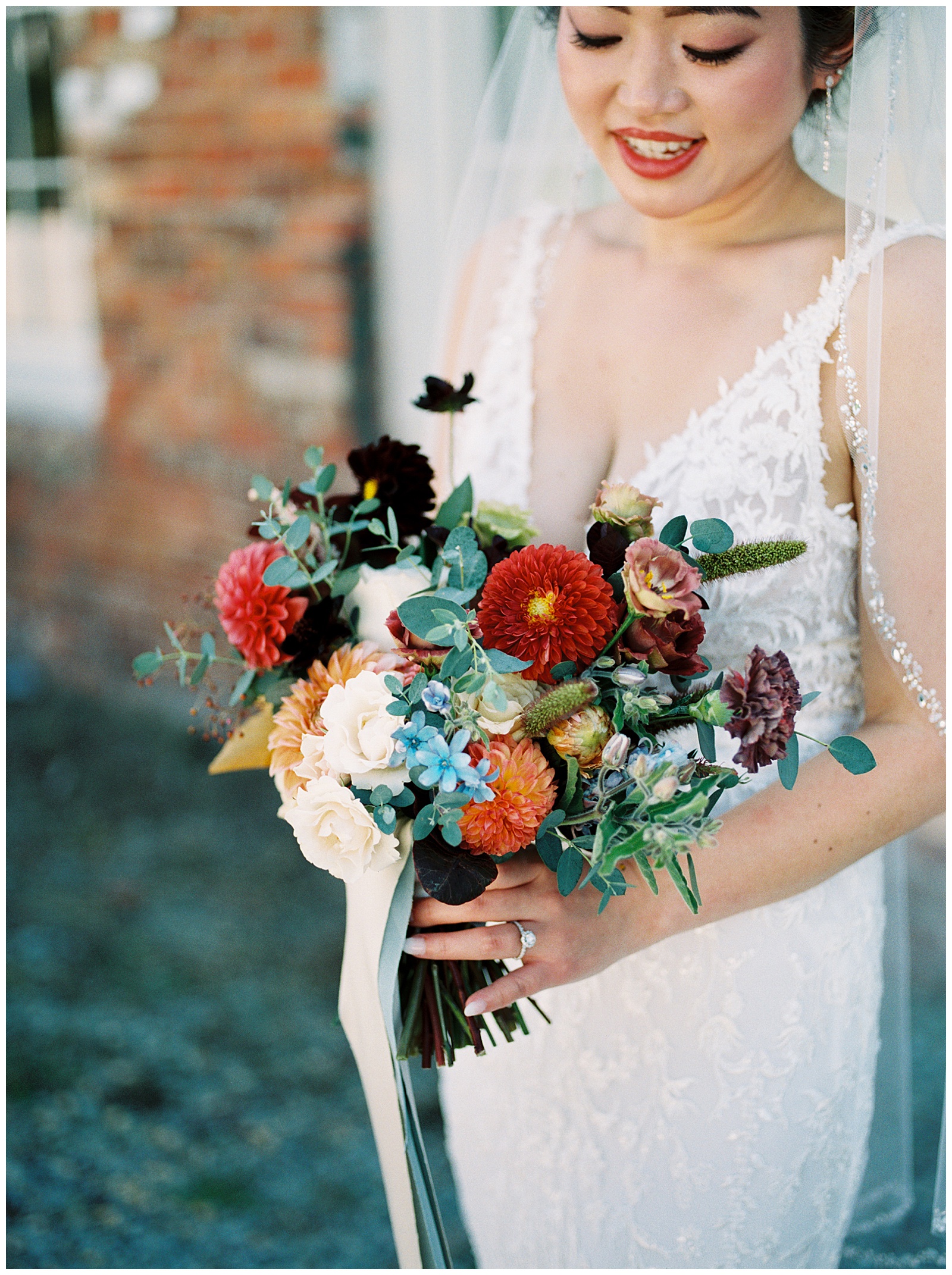 Danielle-Defayette-Photography-Unique-Wedding-Bouquet-Ideas_0002.jpg