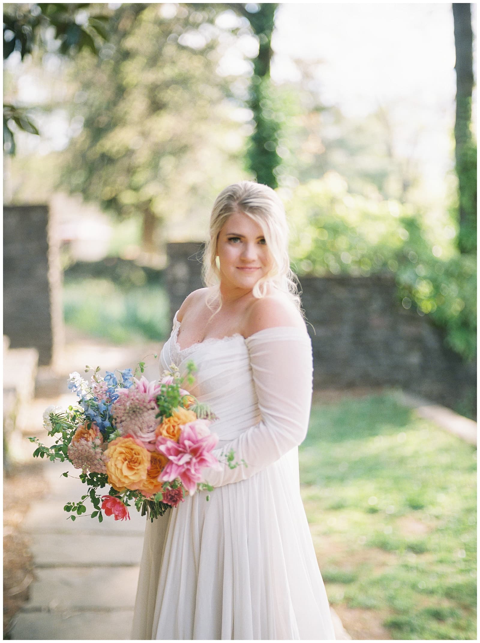 Danielle-Defayette-Photography-Knoxville-Botanical-Garden-Wedding_0006.jpg