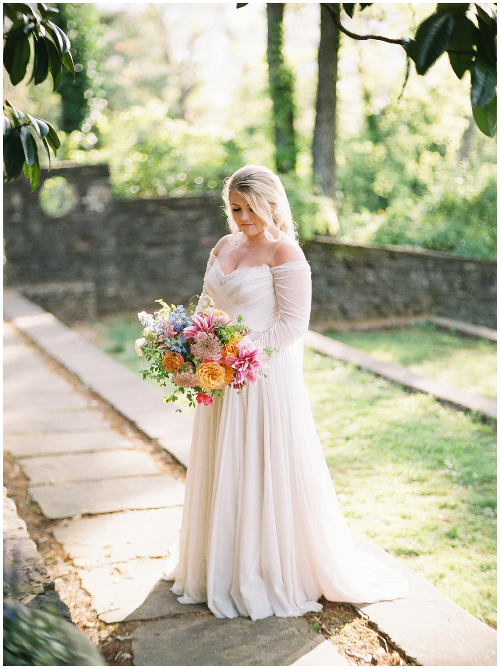 Danielle-Defayette-Photography-Knoxville-Botanical-Garden-Wedding_0007.jpg