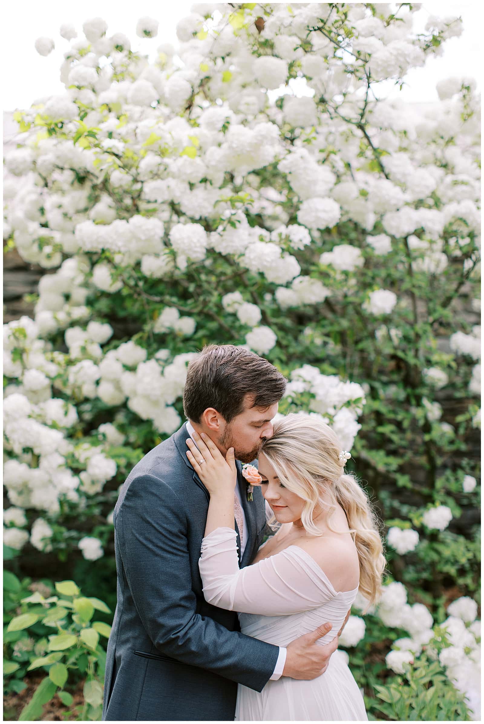 Danielle-Defayette-Photography-Knoxville-Botanical-Garden-Wedding_0013.jpg