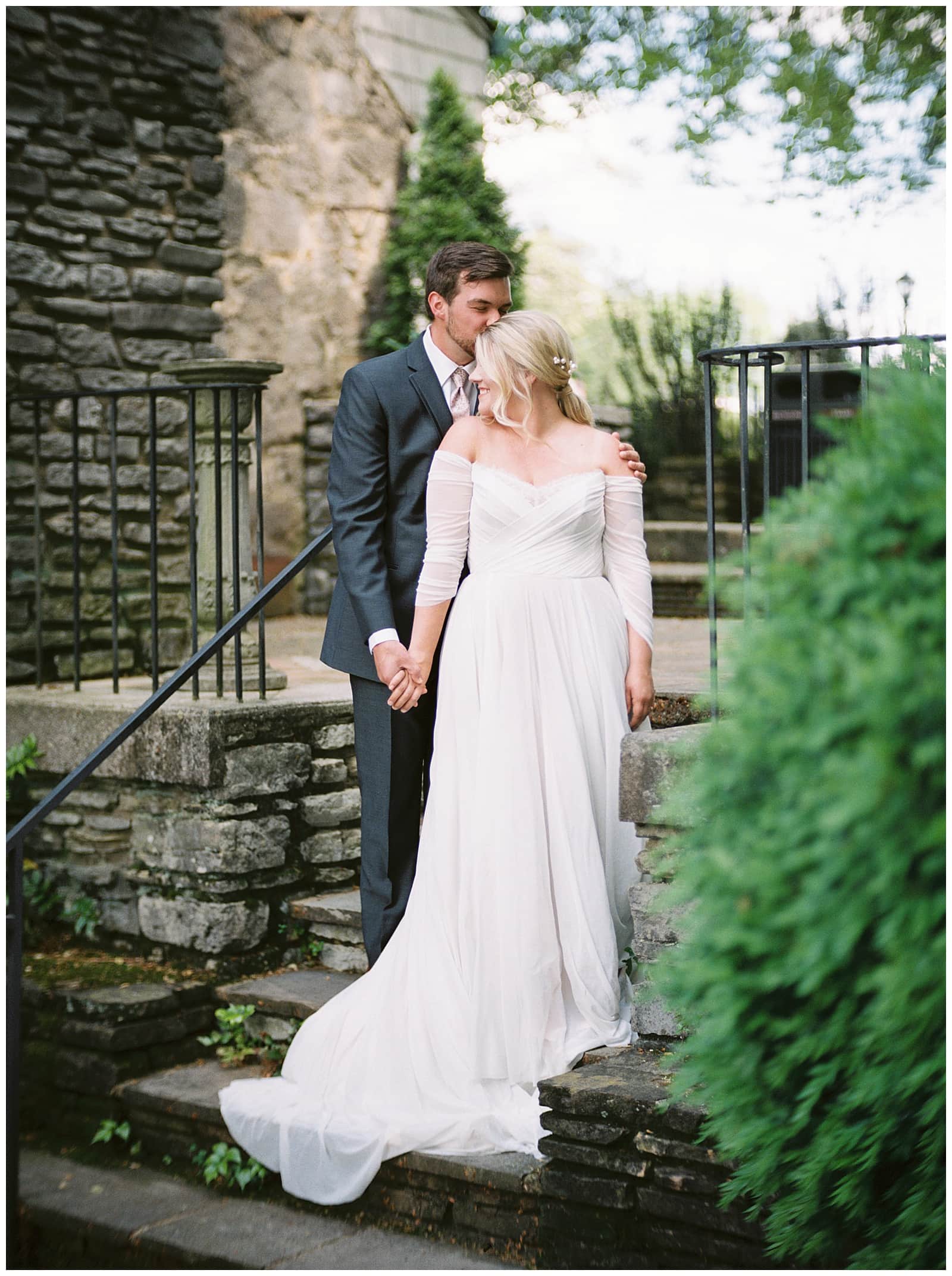 Danielle-Defayette-Photography-Knoxville-Botanical-Garden-Wedding-Knoxville_0008.jpg