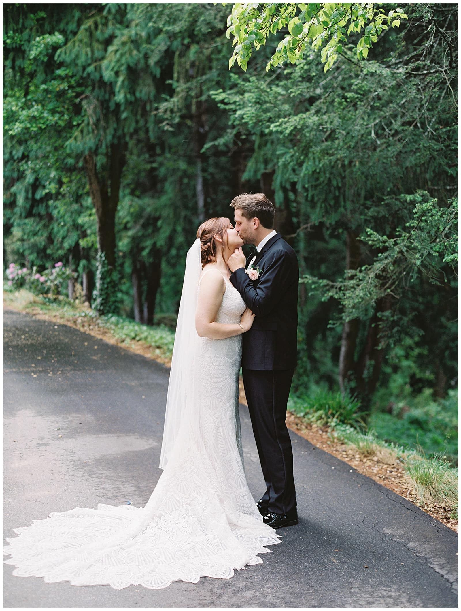 Danielle-Defayette-Photography-Engadine-Inn-and-Cabins-Wedding-Asheville-NC_0015.jpg