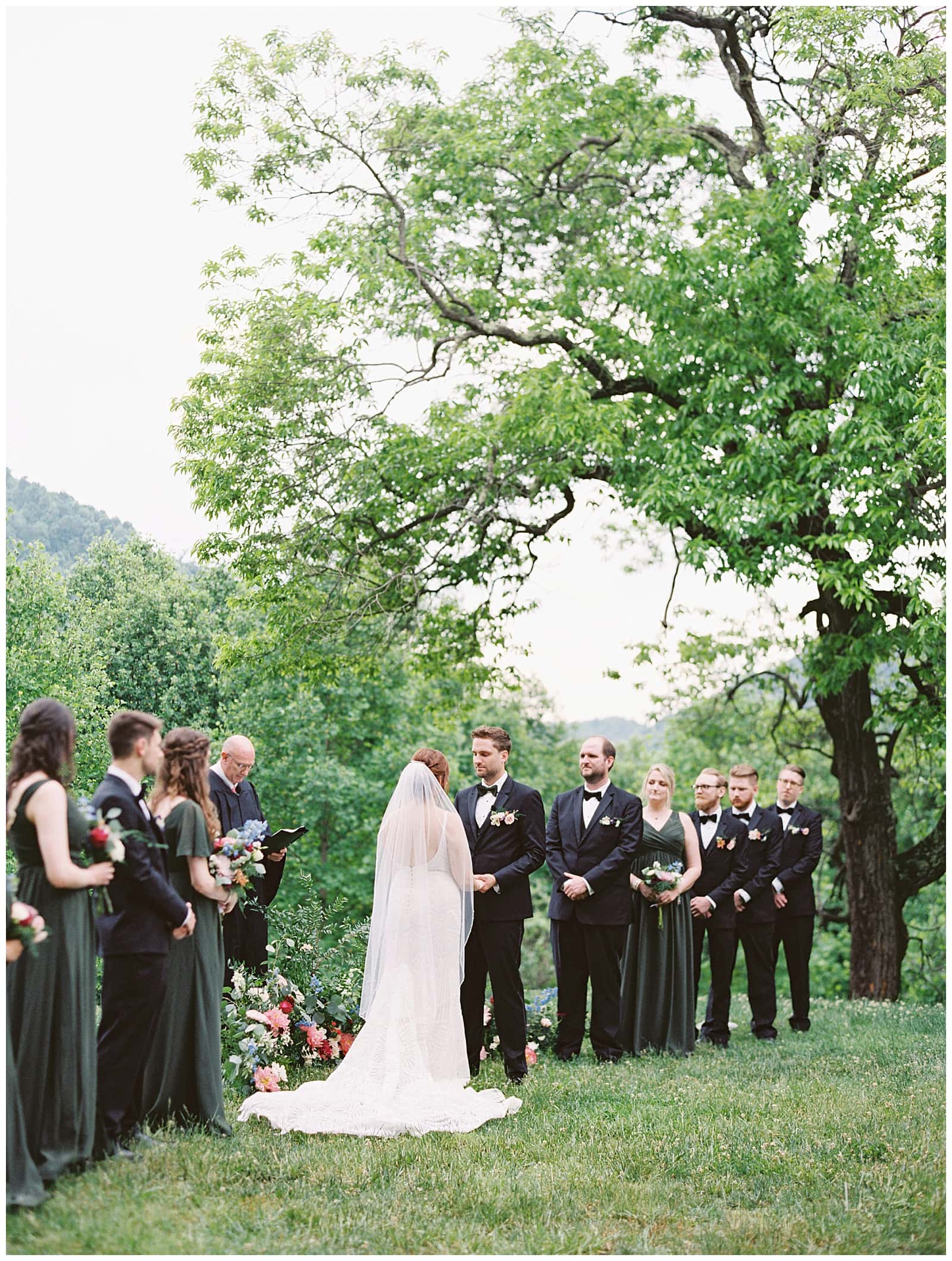 Danielle-Defayette-Photography-Engadine-Inn-and-Cabins-Wedding-Asheville-NC_0039.jpg