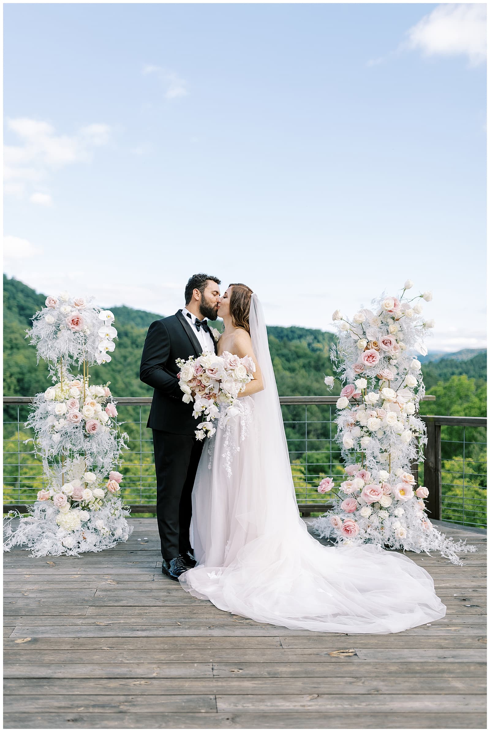 Danielle-Defayette-Photography-Sugar-Hollow-Retreat-Wedding-TN_0011.jpg