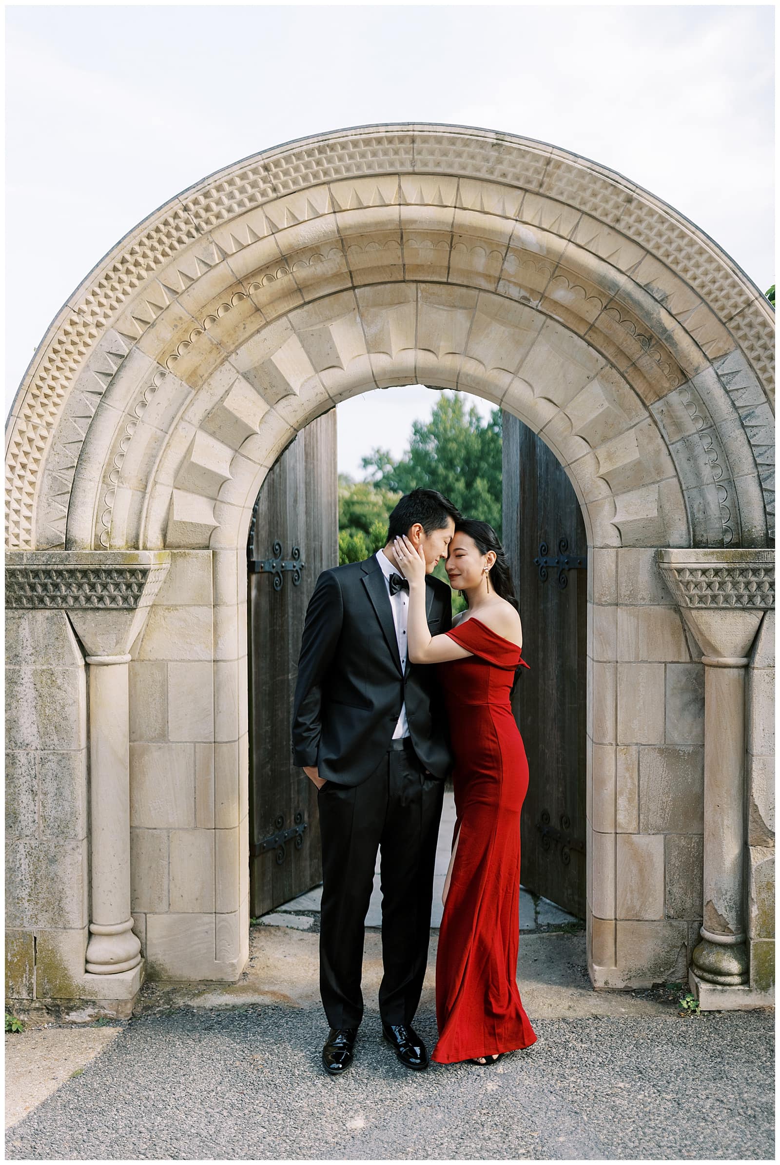 Danielle-Defayette-Photography-Washington-National-Cathedral-Engagement-Photos_0018.jpg