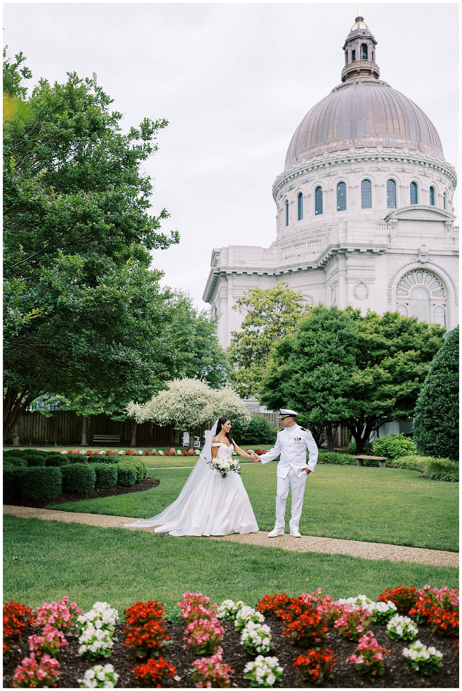 Danielle-Defayette-Photography-naval-academy-chapel-wedding-MD_0011.jpg
