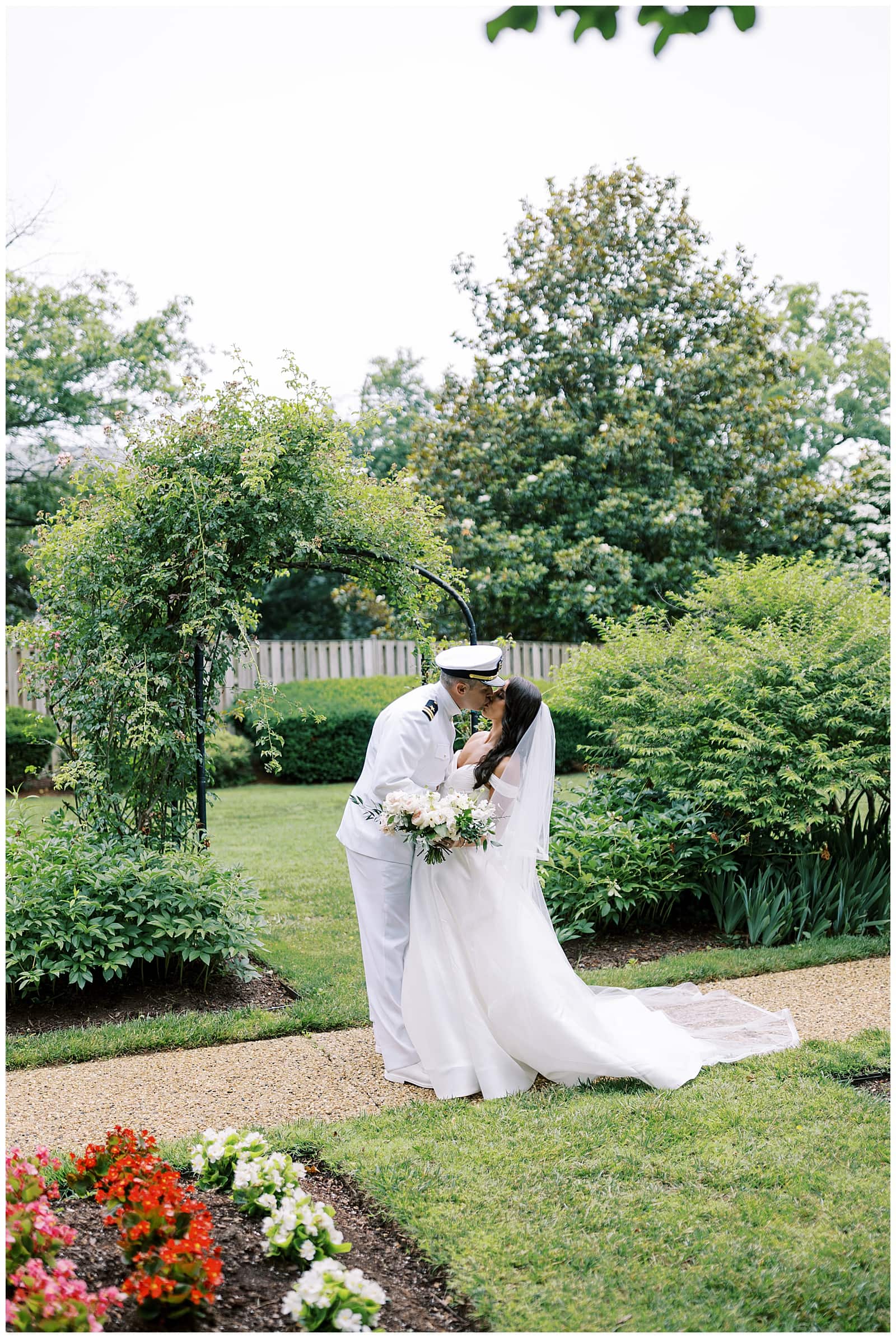 Danielle-Defayette-Photography-naval-academy-chapel-wedding-MD_0014.jpg